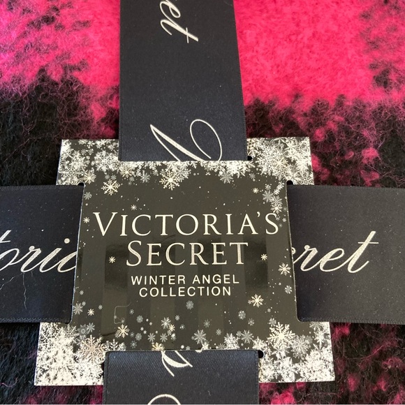 Victoria’s Secret Winter Angel Collection Fuchsia Buffalo Check Scarf - NWT - Picture 3 of 6